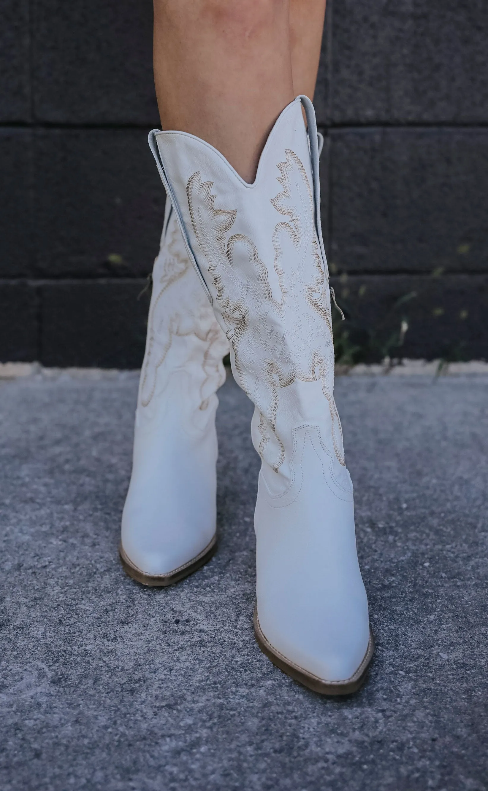 hazel eyes cowboy boots - white