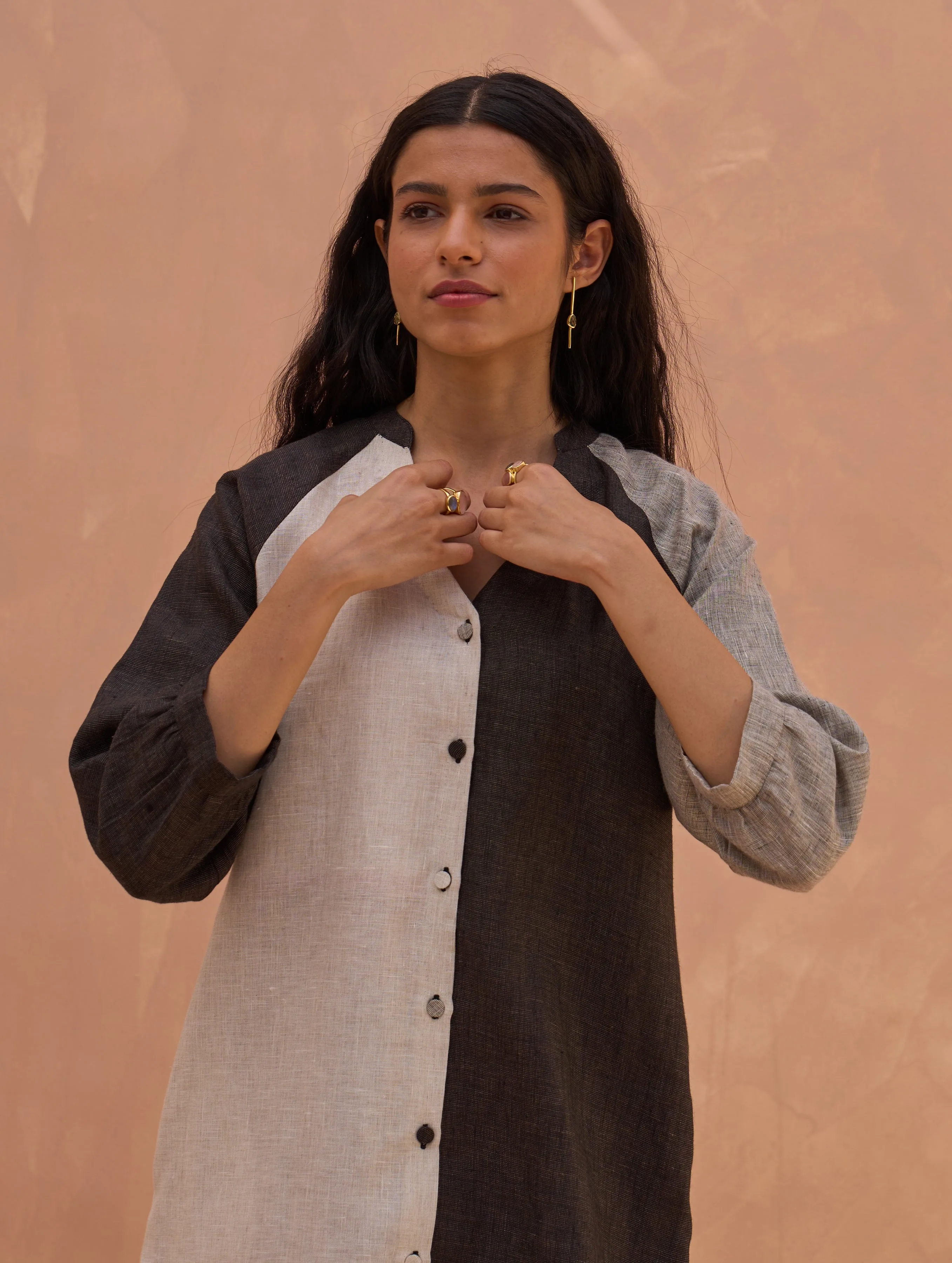 Lila Color-Blocked Linen Kurta - Charcoal