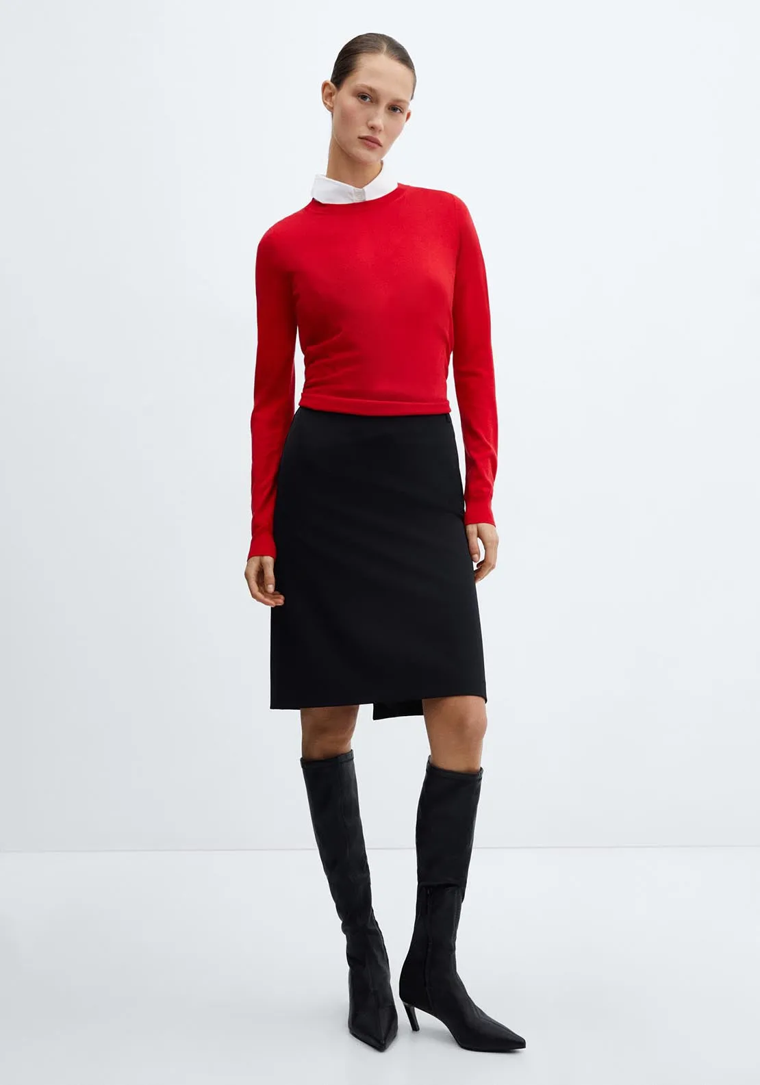 Roundneck knitted sweater