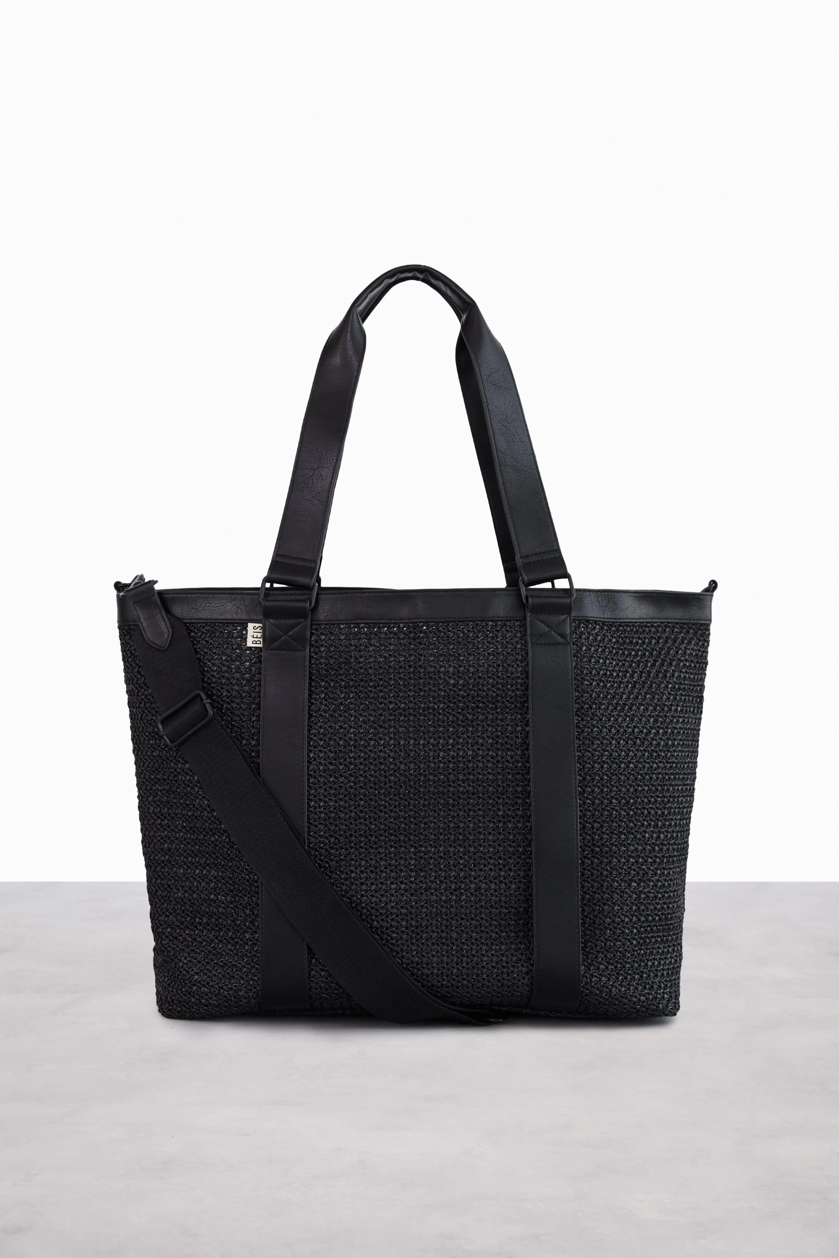 The Naturals Tote in Black